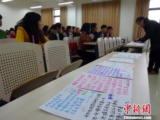 圖為鄭州師范學(xué)院“愛(ài)情心理學(xué)課”課堂。 周小云 攝