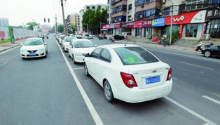 來看鄭州首創“內嵌式”停車位長啥樣？