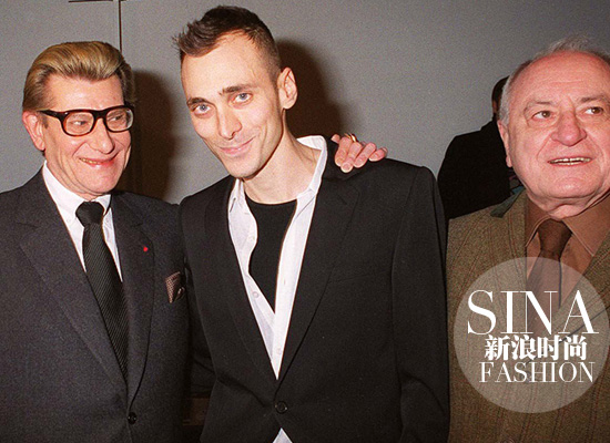 Yves-Saint-Laurent、Hedi-Slimane、Pierre-Bergé在Dior后臺(tái)的合影