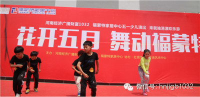跳街舞的女孩兒下臺(tái)后說(shuō)“我是臨時(shí)給他們搭舞的”，好善良的小女生啊！