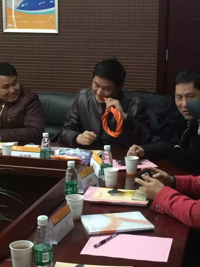 小編想問一下咬膠管的孫老師，優(yōu)質(zhì)膠管的口感如何呢？