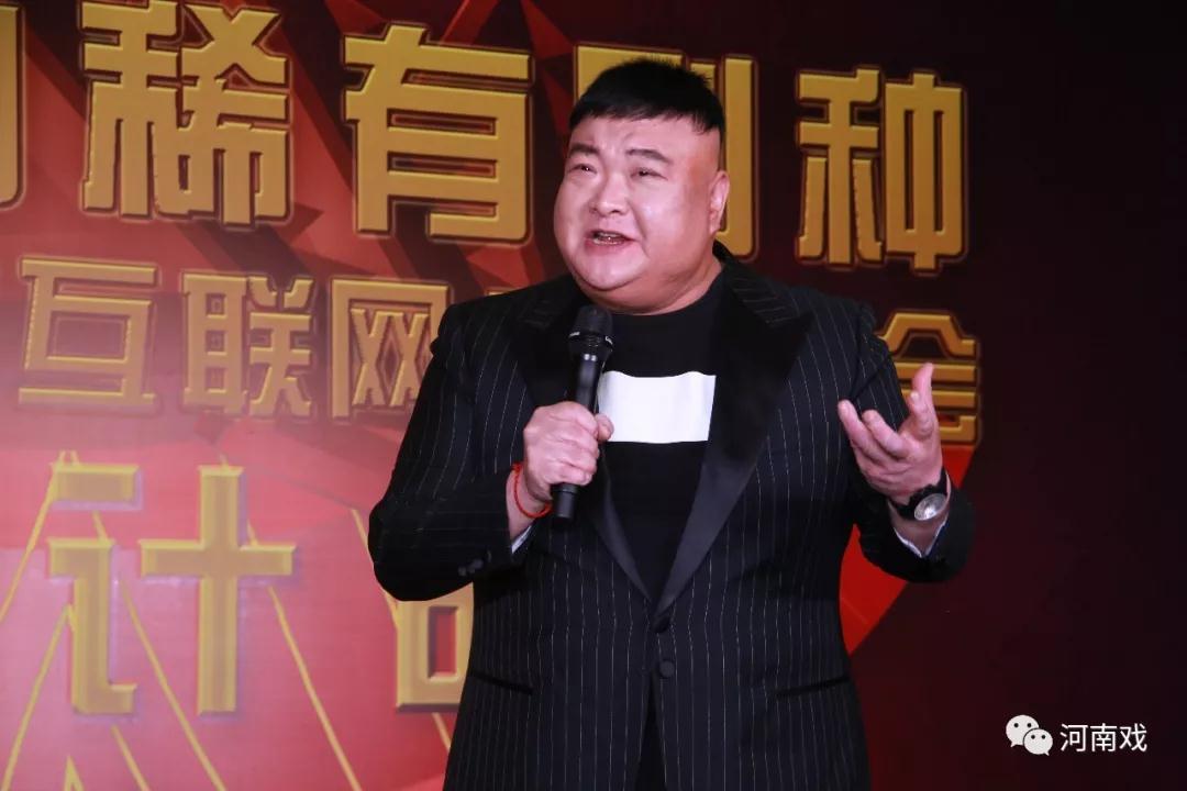 中國曲藝家協(xié)會副主席、著名相聲表演藝術(shù)家范軍作為藝術(shù)家代表致辭，并演唱稀有劇種太康道情《王金豆借糧》