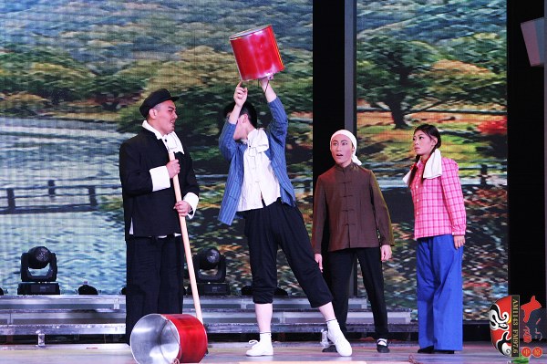 第五場(chǎng)，素雅青年豫劇團(tuán)徐國言飾老支書
