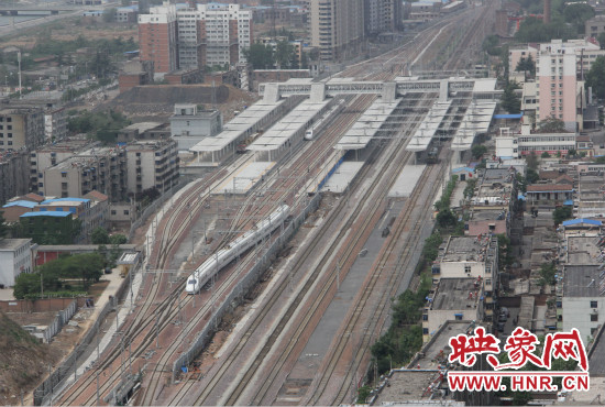 本次運行試驗由2列CRH2A型動車組擔當，計劃試驗速度為每小時200公里。