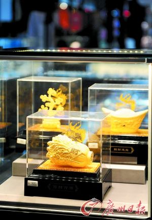 黃金產(chǎn)品持續(xù)熱賣(mài)。記者王燕 攝