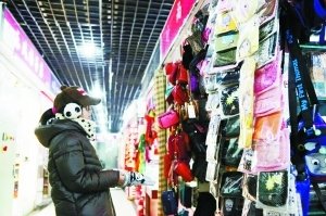 防護口罩標(biāo)準(zhǔn)缺失價差數(shù)千倍都稱能防PM2.5