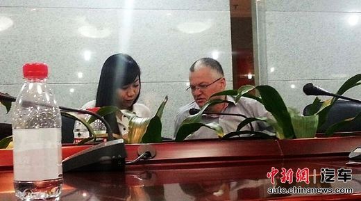 車主提供在維權過程中接觸德國技術人員的照片。