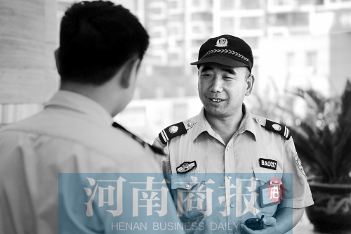 現在的劉阿春，在鄭州一家酒店當保安經理