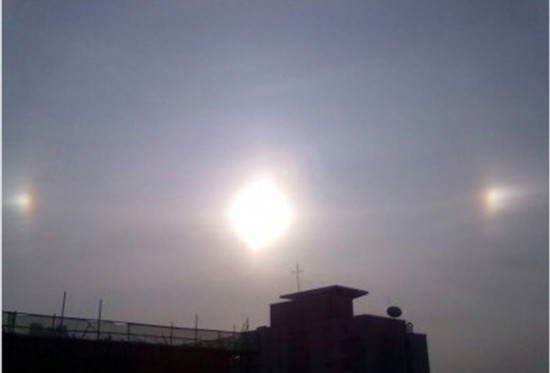 上?，F(xiàn)“3個(gè)太陽(yáng)”