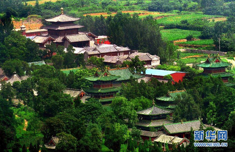 　從少林寺對面的山峰上俯瞰少林寺常住院的全貌(2012年8月4日攝)。