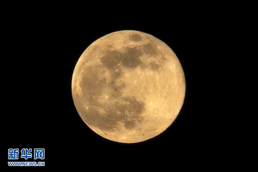 6月23日晚，云南省昆明市上空的圓月。