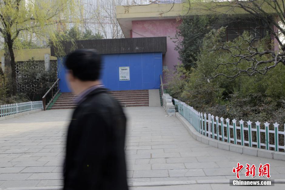 3月17日，河南鄭州動(dòng)物園，原經(jīng)批準(zhǔn)用于大熊貓飼養(yǎng)的場館已經(jīng)關(guān)門。