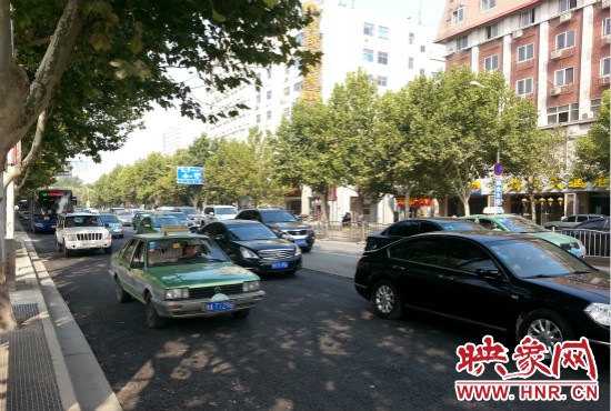 “無車日”仍有許多私家車主選擇開車上路。