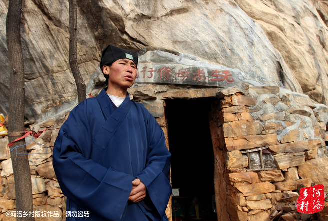在這個山洞住多久，他沒有時間表，他說要看自己的內(nèi)心，修行夠了就離開，如果需要繼續(xù)修行，就從這里“安老病死
