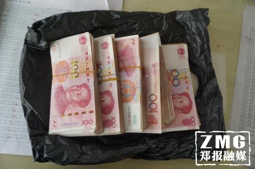 男子坐公交只顧玩手機(jī) 把買(mǎi)房的5萬(wàn)現(xiàn)金忘車(chē)上