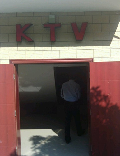 陜西留壩縣委黨校內KTV。網(wǎng)友微博截圖