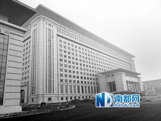 圖片顯示，湖南攸縣新建的發(fā)展中心樓群氣派，廣場(chǎng)龐大。 圖片來源：天涯論壇