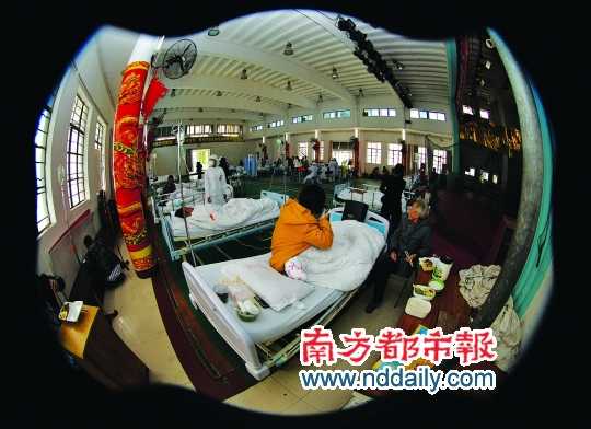病人被轉移到該院的工會大禮堂。通訊員 符曉亮 攝