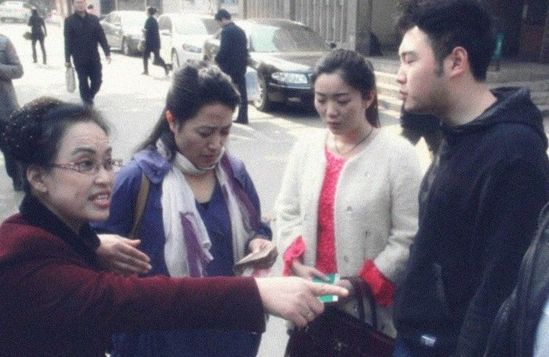 丈母娘從小張的存折中取了20000元，鑒定存折真假