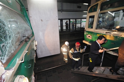 5月2日，韓國首爾，首爾2號線地鐵去往蠶室方向的一趟列車在上往十里站撞上了一趟停靠在站內(nèi)的列車。