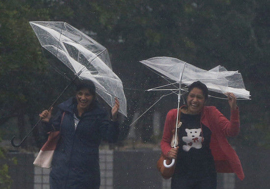 19號臺風在日本登陸，帶來強降雨。