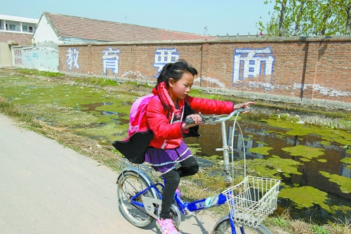 孩子每天都在污水橫流的環境里生活