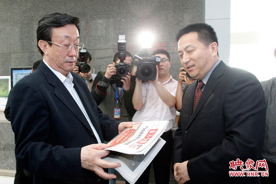 東方今報報社社長趙國平向河南省委書記、省人大常委會主任郭庚茂匯報東方今報的內容、發行等情況 東方今報