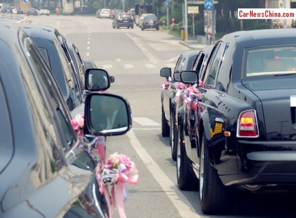 最貴婚車總價(jià)超1億 處女新娘真容首現(xiàn)