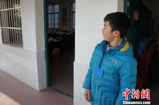 對于幾年如一日照顧他的同學余興泉，14歲的左臣心里充滿了感激。 李俊杰 攝