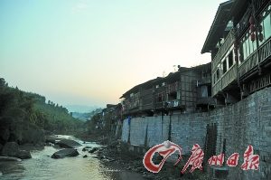 　　夕陽下的古鎮(zhèn)?！? complete=