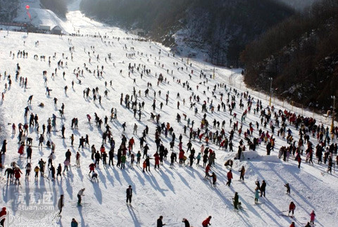 體驗冬季旅游滑雪 玩轉酷炫冰雪世界