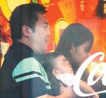 韋汝曾未婚生子，后嫁入豪門