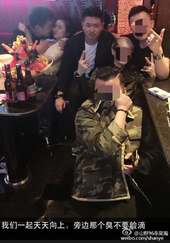 田源朋友辟謠稱左側抱著女子親吻的是田源的發小，女子的男友。