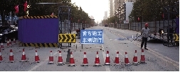 桐柏路西側(cè)，圍擋內(nèi)已經(jīng)不允許汽車(chē)通行。