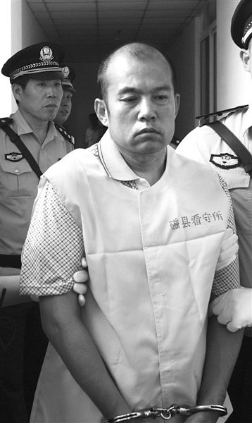 王書金前日被帶往邯鄲中院受審。 新華社發
