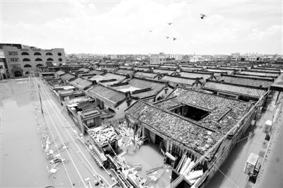 19日，廣東汕頭潮陽(yáng)區(qū)和平鎮(zhèn)出現(xiàn)水浸現(xiàn)象。連日來(lái)，廣東省汕頭市潮陽(yáng)區(qū)、潮南區(qū)普降暴雨。新華社發(fā)
