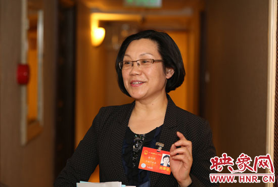 全國人大代表、商丘市實驗小學(xué)校長高阿莉做客映象網(wǎng)兩會微視。