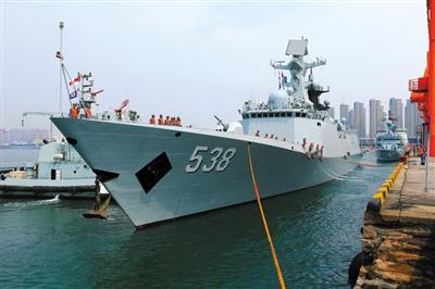 中國導彈護衛艦煙臺艦——滿載排水量4000余噸，艦長134.1米，艦寬16米，是我國自主設計、研制的