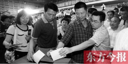 6月16日，河南電視臺面向社會公開選聘企業(yè)經(jīng)營管理團隊，圖為競聘現(xiàn)場投票環(huán)節(jié)