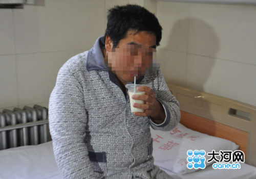 5月7日8時(shí)許，開封H7N9患者馬某在病房吃早餐。