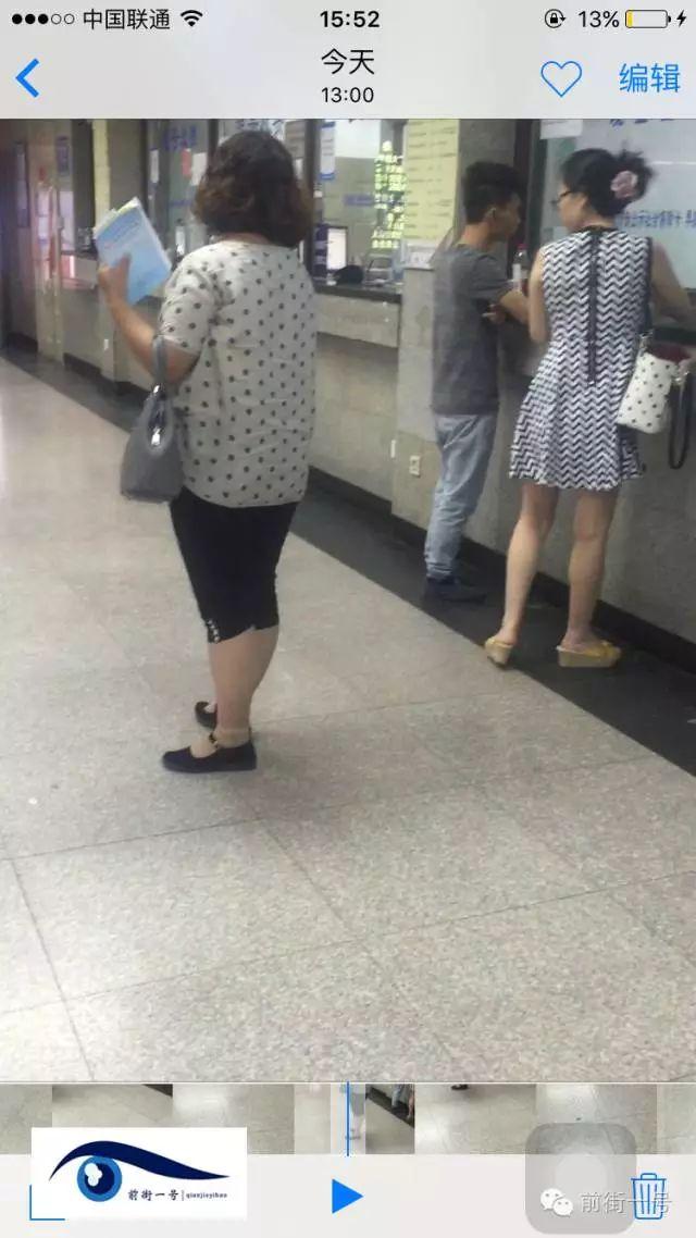 該女子在大廳內徘徊發現女患者便主動上前搭訕。