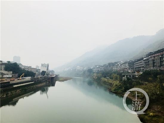 △赤水河兩岸的茅臺鎮有著超過2000家白酒經營戶。
