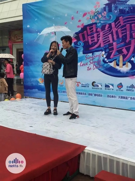 這是一位在校大學校，暗暗的喜歡純純的愛。