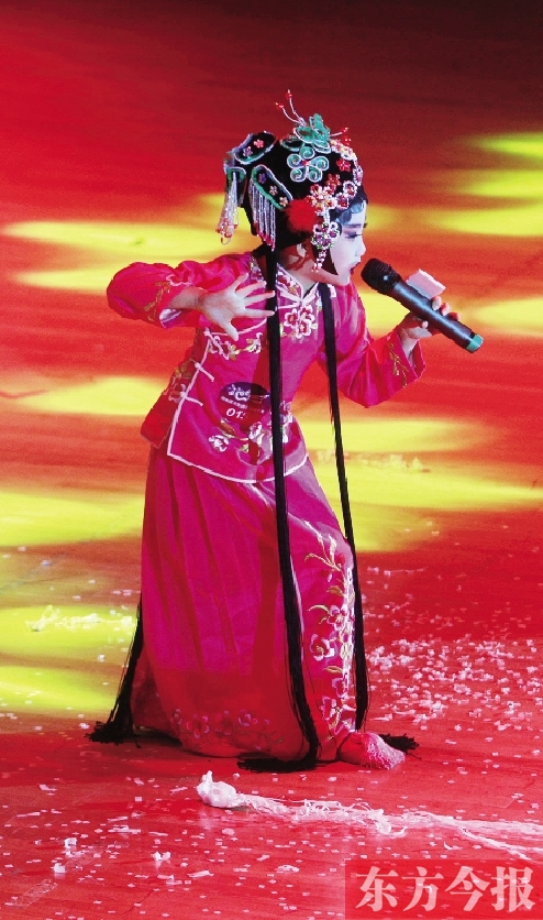 11月16日，《非常6+1》河南區(qū)總決賽現(xiàn)場(chǎng)，入圍選手們上演了一場(chǎng)精彩的比賽