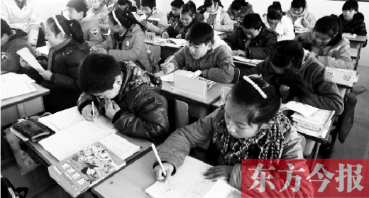 一所學校的學生們在上課中。鄭州、新鄉成為國家中小學教育質量綜合評價改革實驗區