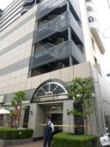 5月27日，埼玉縣蕨市一公寓樓發(fā)生疑似強(qiáng)迫殉情案，一名日本人男性和一名中國籍女性死亡。