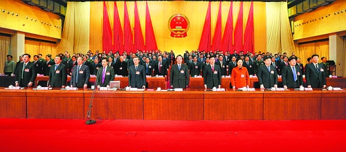 4月2日上午，河南省第十二屆人民代表大會(huì)第二次會(huì)議在莊嚴(yán)的國歌聲中閉幕。記者 郭宇 董亮 攝