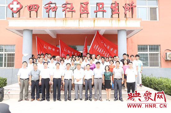 新鄉醫學院師生到唐莊義診 學習吳金印為群眾辦好事