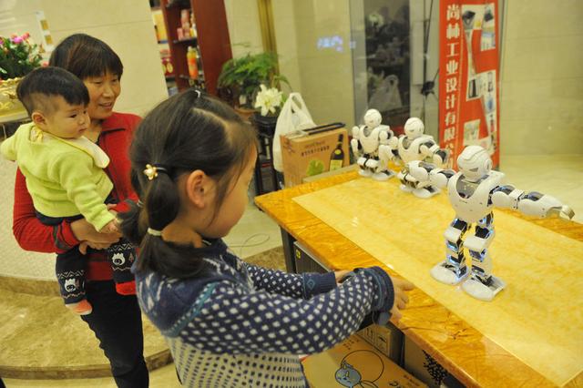 寧波一餐廳現機器人“服務員”