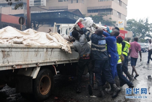 加納加油站大火 死亡人數超過200人